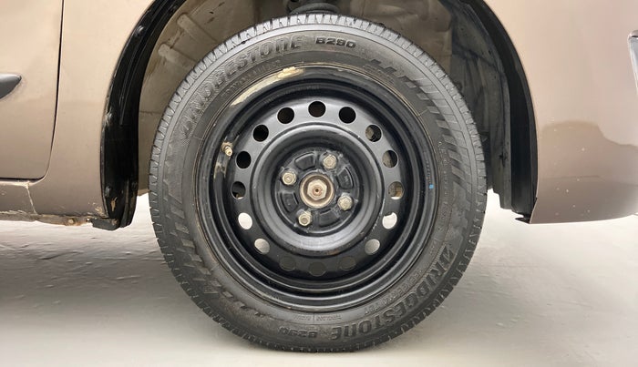 2013 Maruti Wagon R 1.0 VXI, Petrol, Manual, 1,23,745 km, Right Front Wheel
