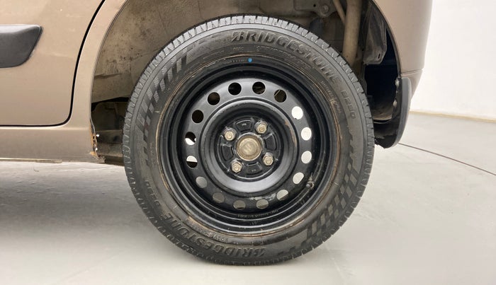 2013 Maruti Wagon R 1.0 VXI, Petrol, Manual, 1,23,745 km, Left Rear Wheel