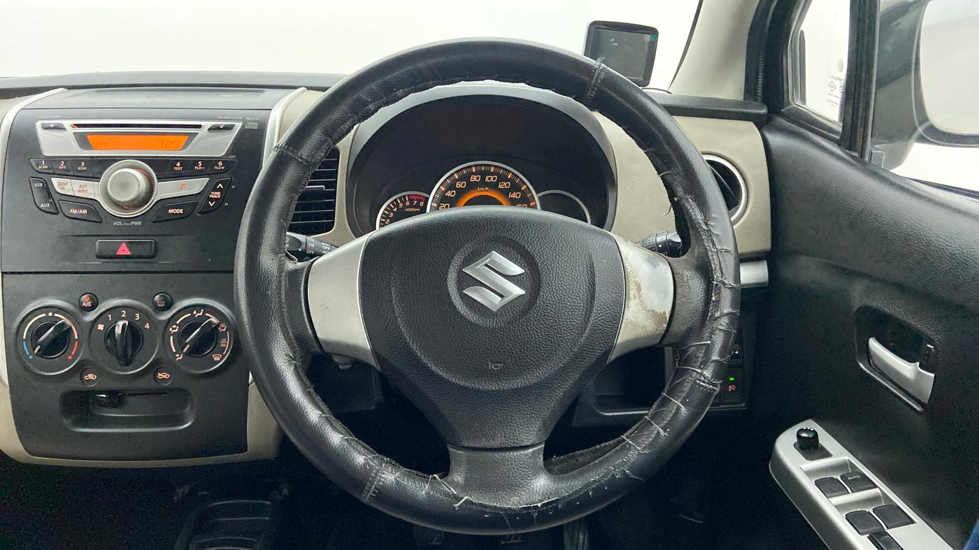 2013 Maruti Wagon R 1.0 VXI, Petrol, Manual, 1,23,745 km, Steering Wheel Close Up
