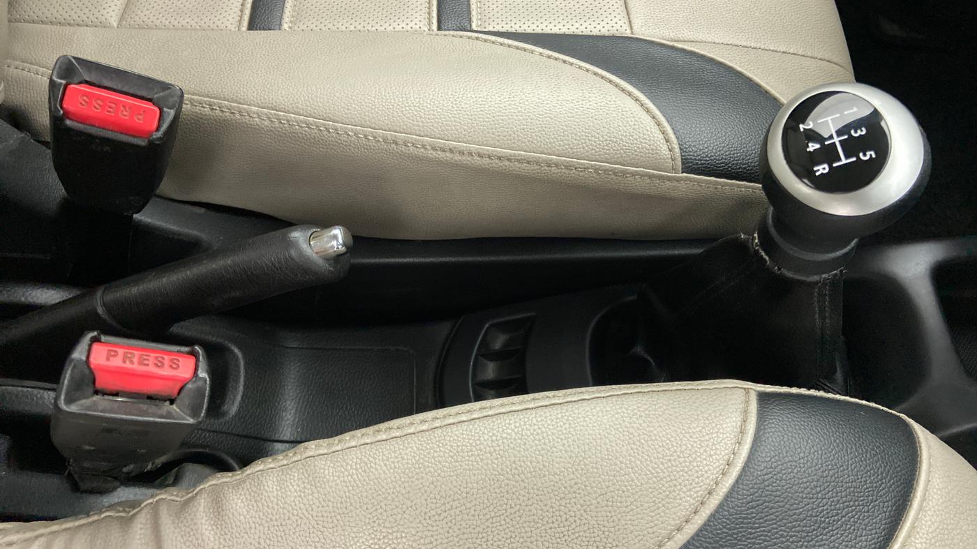 2013 Maruti Wagon R 1.0 VXI, Petrol, Manual, 1,23,745 km, Gear Lever