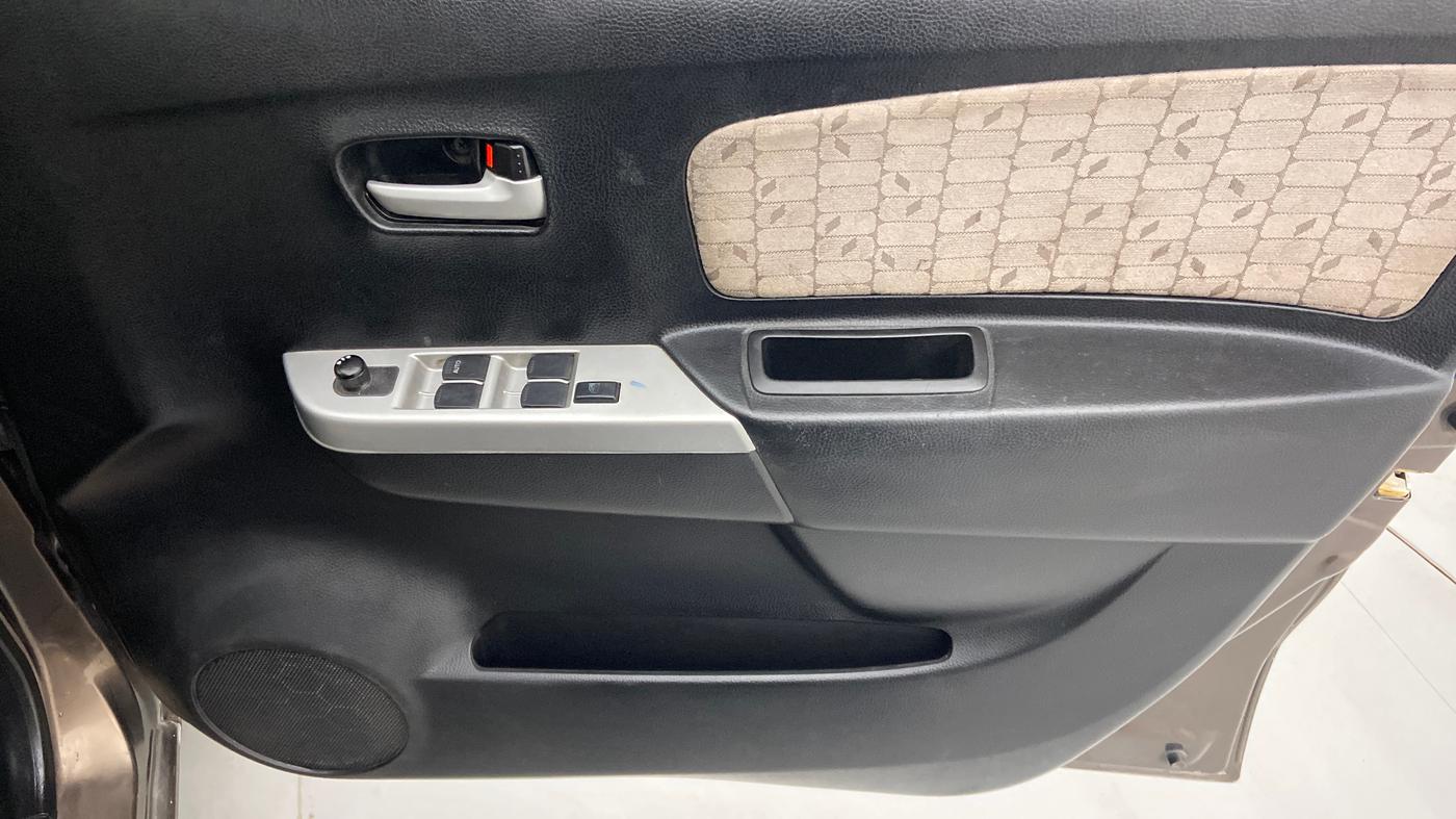 2013 Maruti Wagon R 1.0 VXI, Petrol, Manual, 1,23,745 km, Driver Side Door Panels Control