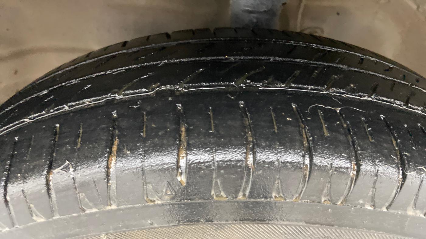 2013 Maruti Wagon R 1.0 VXI, Petrol, Manual, 1,23,745 km, Left Front Tyre Tread