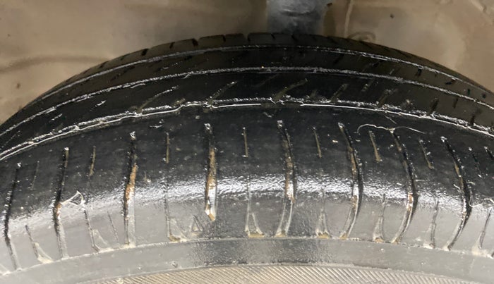 2013 Maruti Wagon R 1.0 VXI, Petrol, Manual, 1,23,745 km, Left Front Tyre Tread