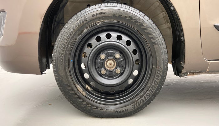 2013 Maruti Wagon R 1.0 VXI, Petrol, Manual, 1,23,745 km, Left Front Wheel