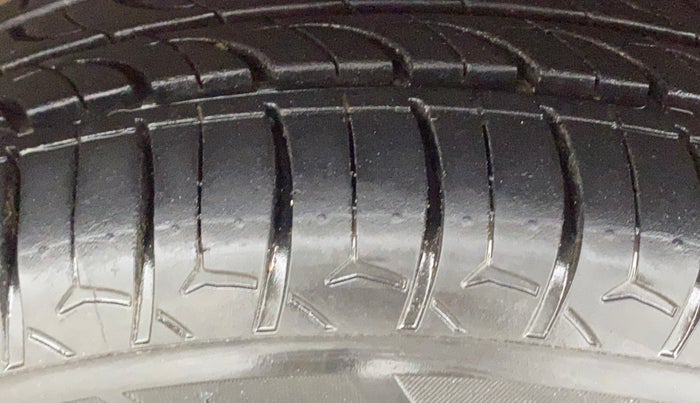 2017 Tata TIGOR XT PETROL, Petrol, Manual, 33,086 km, Left Front Tyre Tread