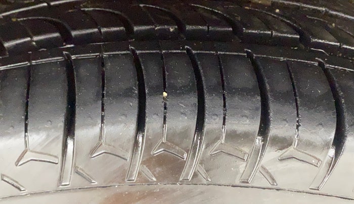 2017 Tata TIGOR XT PETROL, Petrol, Manual, 33,086 km, Right Front Tyre Tread