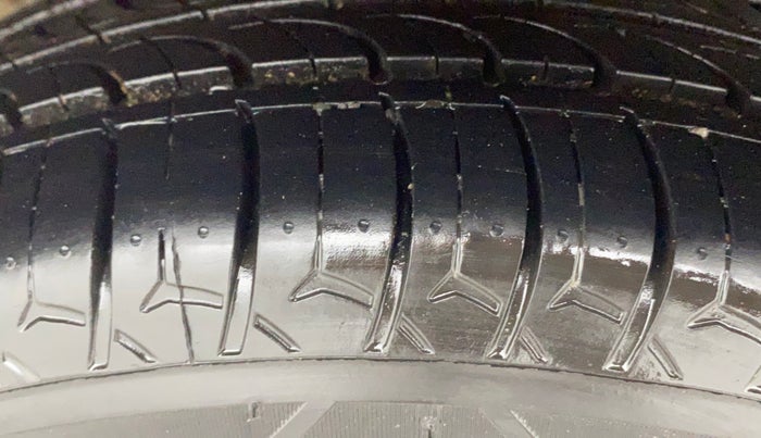 2017 Tata TIGOR XT PETROL, Petrol, Manual, 33,086 km, Right Rear Tyre Tread