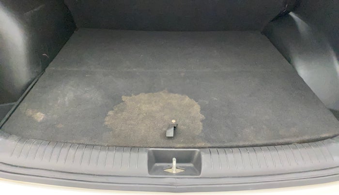 2015 Hyundai Creta BASE 1.4 DIESEL, Diesel, Manual, 1,13,052 km, Boot Inside