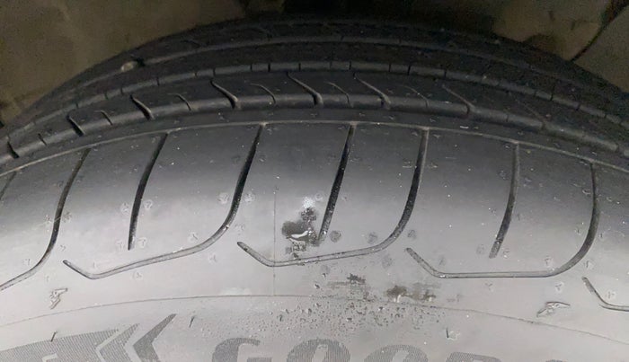 2015 Hyundai Creta BASE 1.4 DIESEL, Diesel, Manual, 1,13,052 km, Right Front Tyre Tread