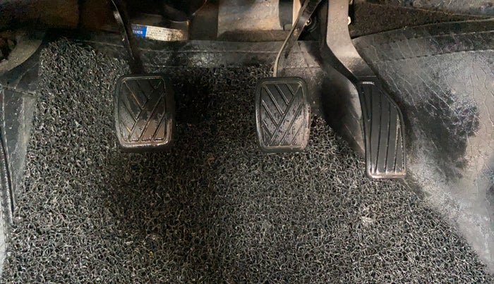 2016 Maruti S Cross ZETA 1.3, Diesel, Manual, 1,15,568 km, Pedals