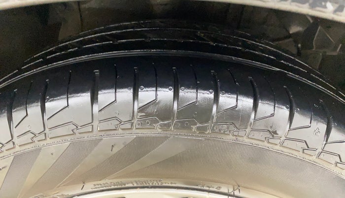 2016 Maruti S Cross ZETA 1.3, Diesel, Manual, 1,15,568 km, Right Front Tyre Tread