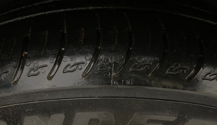 2023 Tata NEXON XM SUNROOF DIESEL, Diesel, Manual, 1,22,287 km, Right Front Tyre Tread