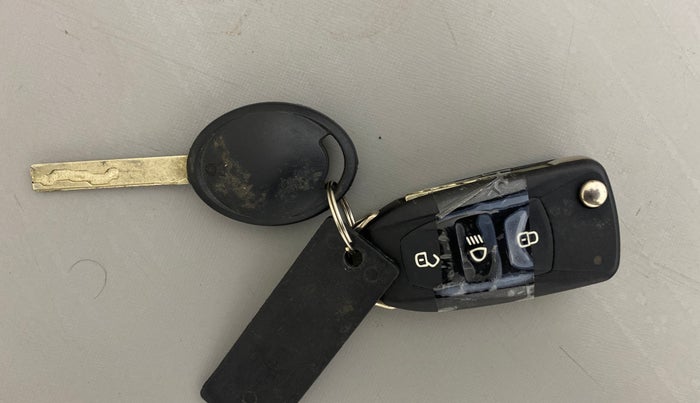 2023 Tata NEXON XM SUNROOF DIESEL, Diesel, Manual, 1,22,287 km, Key Close Up