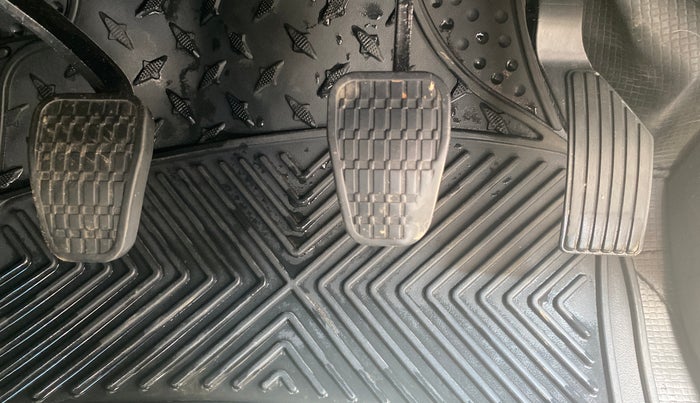 2023 Tata NEXON XM SUNROOF DIESEL, Diesel, Manual, 1,22,287 km, Pedals