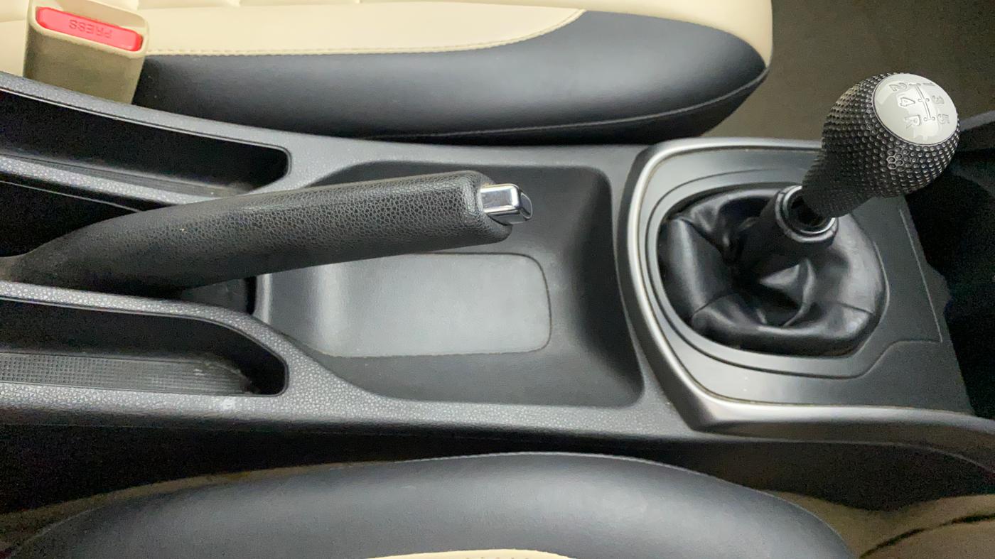 2015 Honda City 1.5L I-VTEC V MT, Petrol, Manual, 90,732 km, Gear Lever