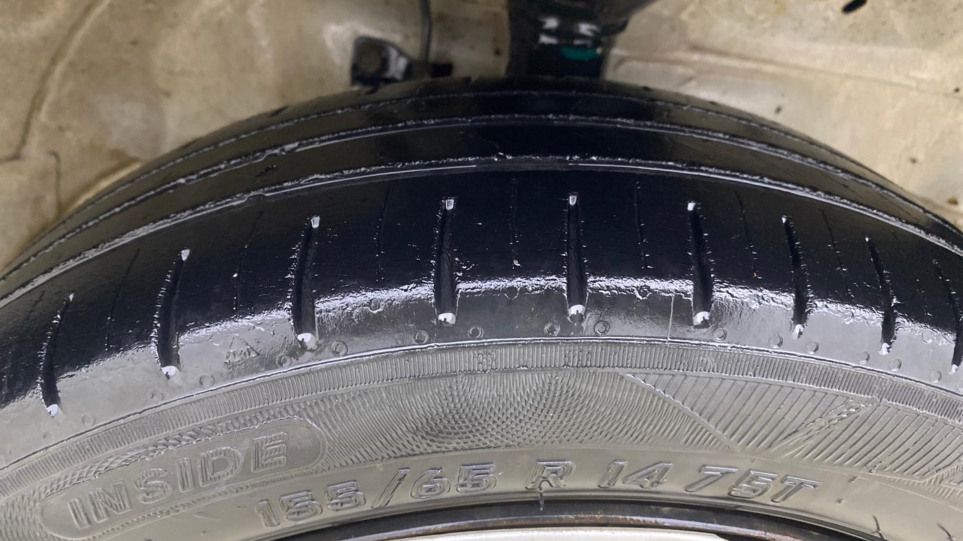 2013 Maruti Wagon R 1.0 VXI, CNG, Manual, 1,18,028 km, Right Front Tyre Tread