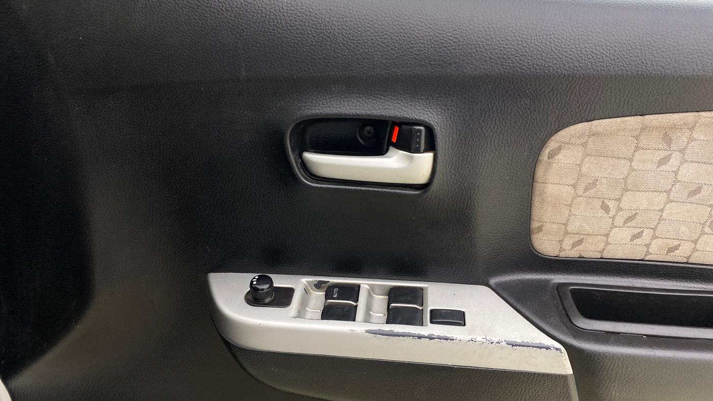 2013 Maruti Wagon R 1.0 VXI, CNG, Manual, 1,18,028 km, Driver Side Door Panels Control