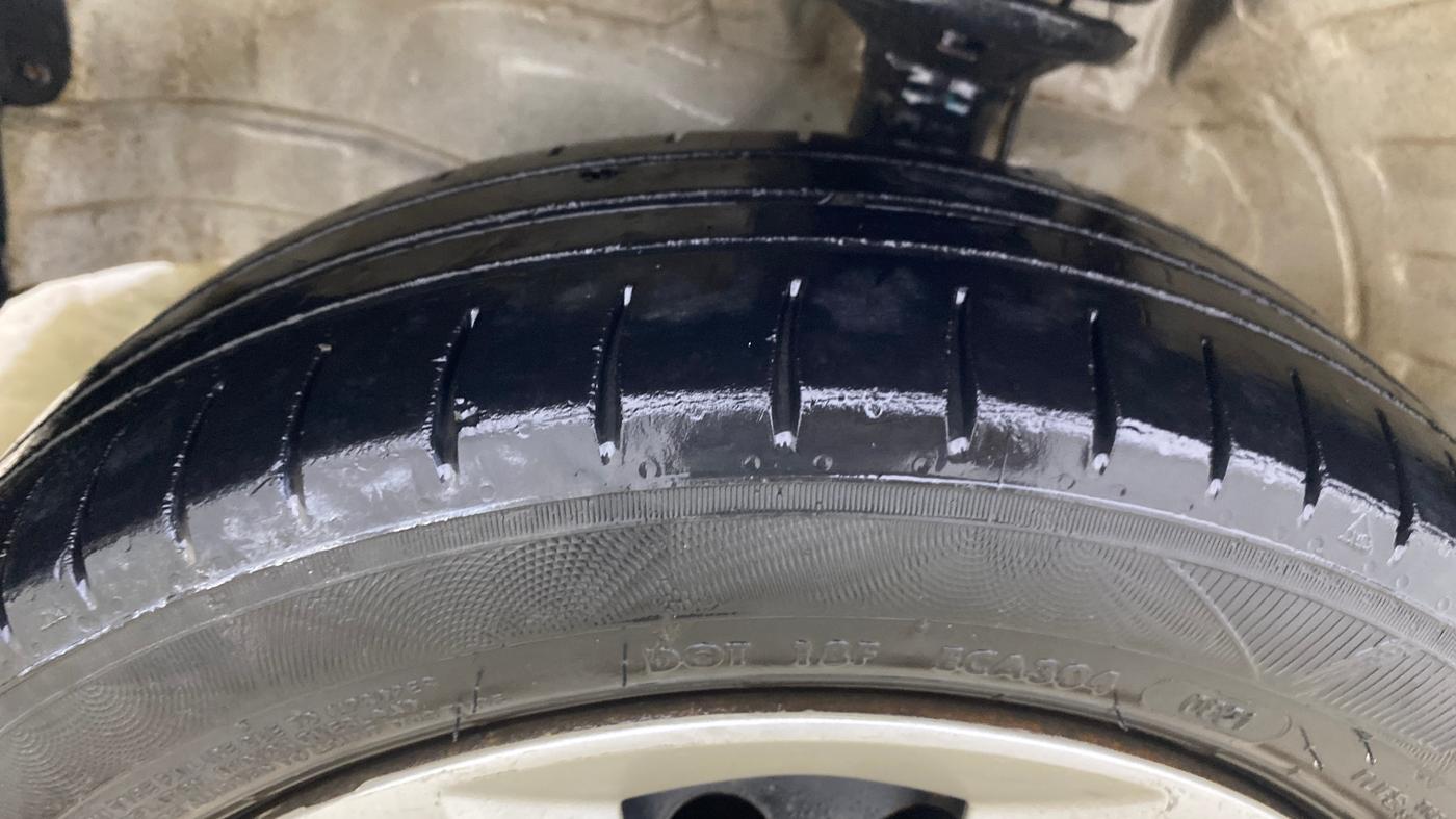 2013 Maruti Wagon R 1.0 VXI, CNG, Manual, 1,18,028 km, Left Front Tyre Tread