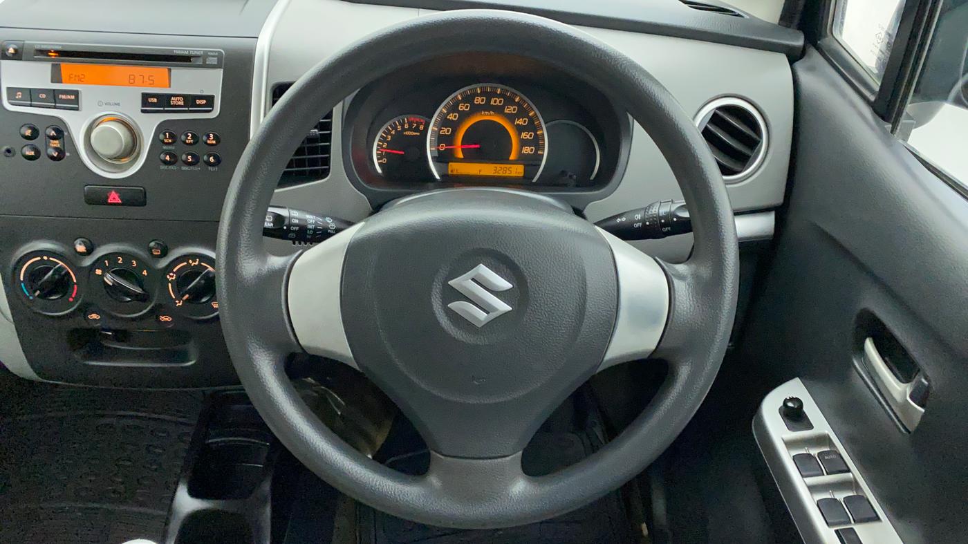 2011 Maruti Wagon R 1.0 VXI, Petrol, Manual, 32,894 km, Steering Wheel Close Up