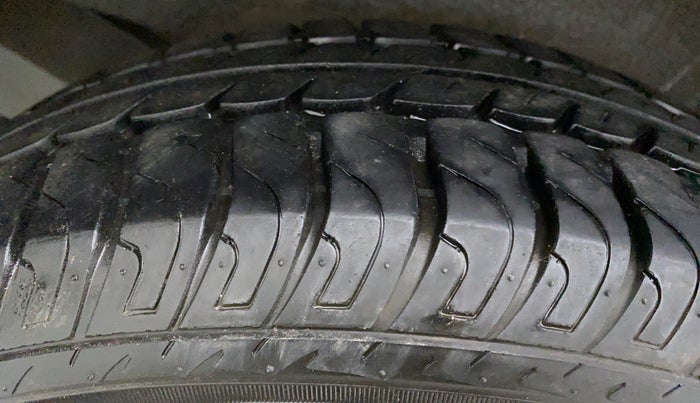 2011 Maruti Wagon R 1.0 VXI, Petrol, Manual, 32,894 km, Right Rear Tyre Tread