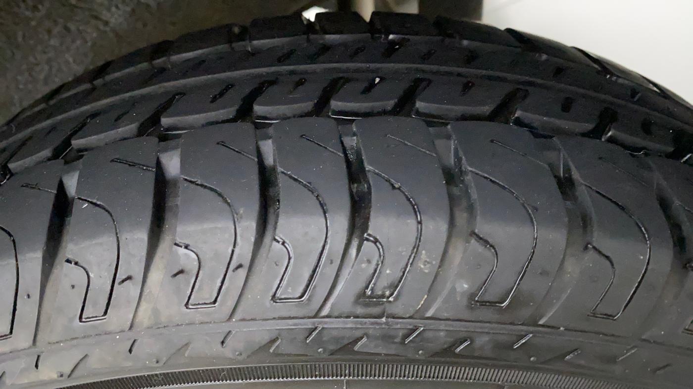 2011 Maruti Wagon R 1.0 VXI, Petrol, Manual, 32,894 km, Left Rear Tyre Tread