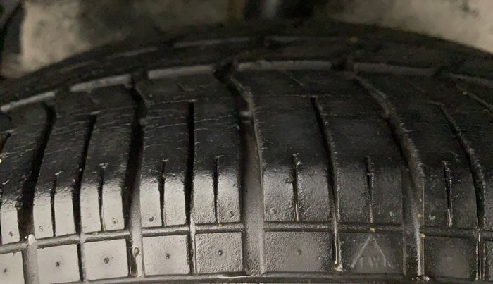 2013 Maruti Ritz VXI, Petrol, Manual, 34,840 km, Right Rear Tyre Tread