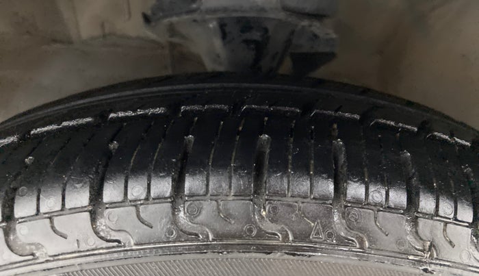 2015 Hyundai i10 SPORTZ 1.1, Petrol, Manual, 93,736 km, Left Front Tyre Tread