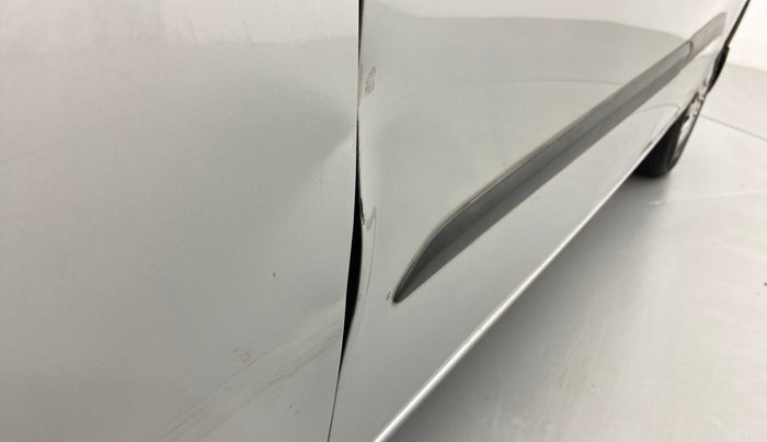 2015 Hyundai i10 SPORTZ 1.1, Petrol, Manual, 93,736 km, Front passenger door - Slightly dented