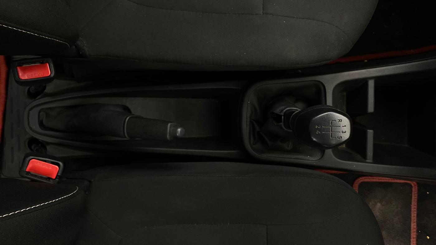 2024 Renault Kwid RXL 1.0 (O), Petrol, Manual, 14,667 km, Gear Lever