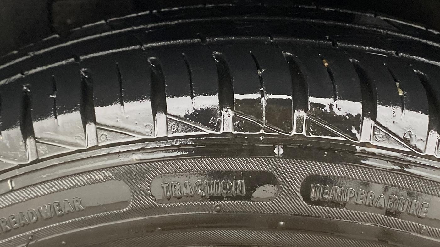 2024 Renault Kwid RXL 1.0 (O), Petrol, Manual, 14,667 km, Left Front Tyre Tread