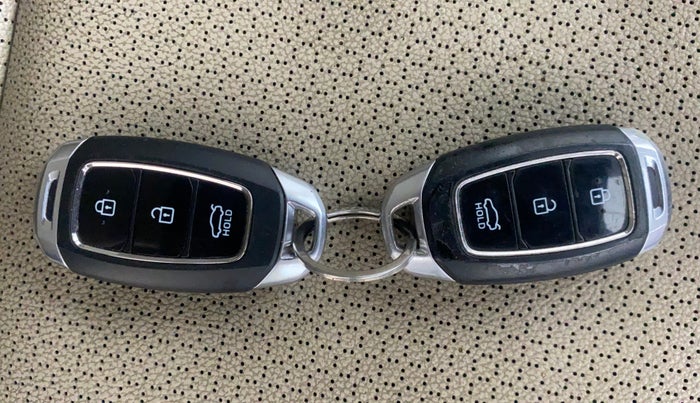 2017 Hyundai Verna 1.6 VTVT SX O, Petrol, Manual, 74,309 km, Key Close Up