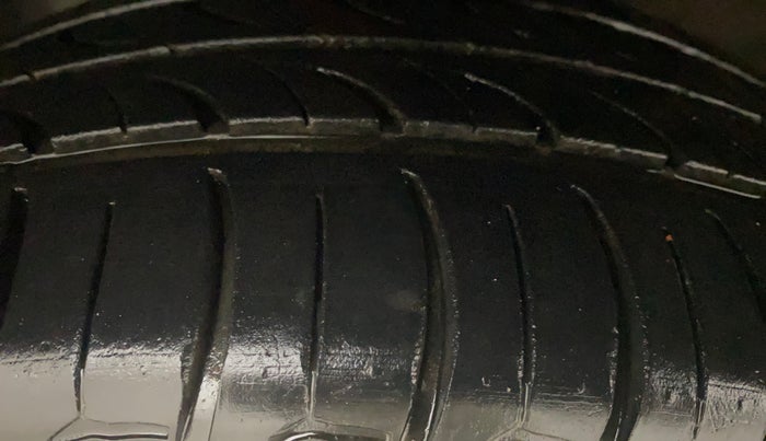 2017 Hyundai Verna 1.6 VTVT SX O, Petrol, Manual, 74,309 km, Left Front Tyre Tread