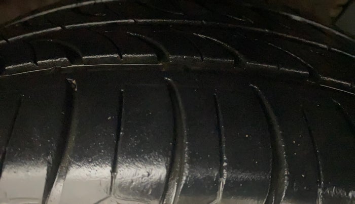 2017 Hyundai Verna 1.6 VTVT SX O, Petrol, Manual, 74,309 km, Right Front Tyre Tread