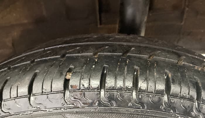 2015 Renault Kwid RXE, Petrol, Manual, 23,622 km, Left Rear Tyre Tread