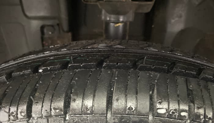 2015 Renault Kwid RXE, Petrol, Manual, 23,622 km, Left Front Tyre Tread