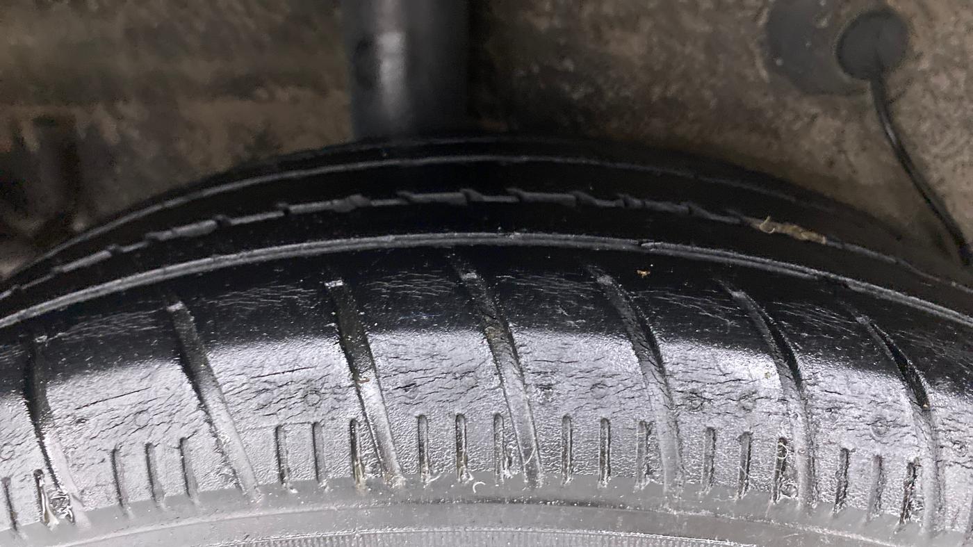 2018 Maruti Celerio ZXI AMT (O), Petrol, Automatic, 1,17,924 km, Right Rear Tyre Tread