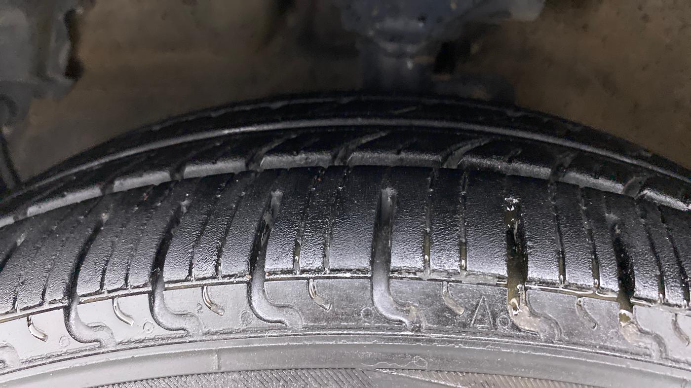 2018 Maruti Celerio ZXI AMT (O), Petrol, Automatic, 1,17,924 km, Left Front Tyre Tread