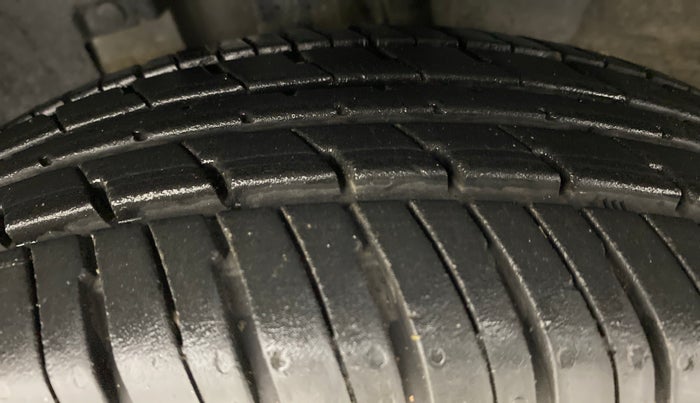 2019 Renault Kwid RXT 1.0 EASY-R AT OPTION, Petrol, Automatic, 5,580 km, Left Front Tyre Tread