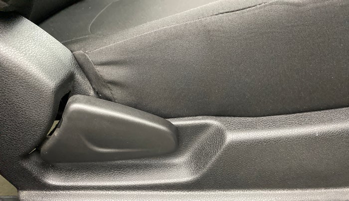 2019 Renault Kwid RXT 1.0 EASY-R AT OPTION, Petrol, Automatic, 5,580 km, Driver Side Adjustment Panel