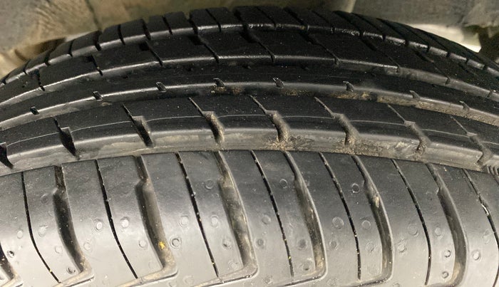 2019 Renault Kwid RXT 1.0 EASY-R AT OPTION, Petrol, Automatic, 5,580 km, Left Rear Tyre Tread