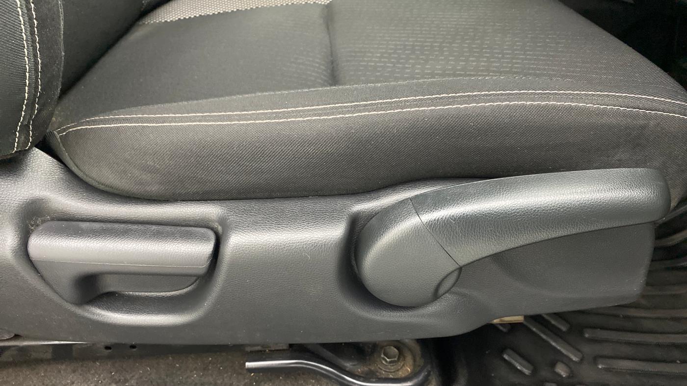 2017 Honda WR-V 1.5 i-DTEC VX MT, Diesel, Manual, 21,986 km, Driver Side Adjustment Panel