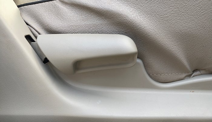 2016 Maruti Celerio VXI, Petrol, Manual, 87,334 km, Driver Side Adjustment Panel
