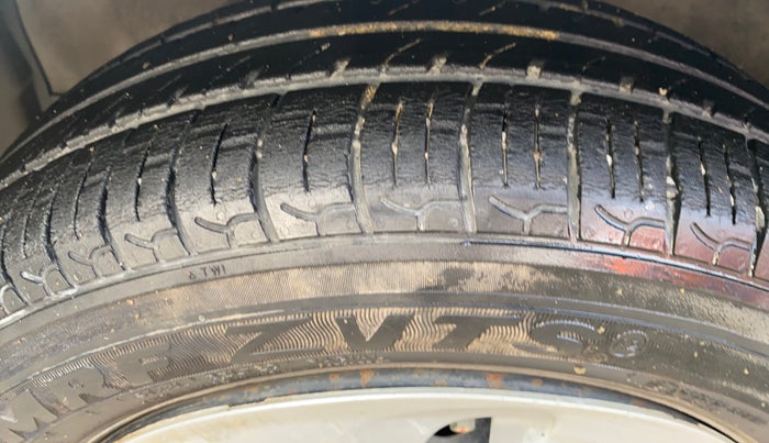 2016 Maruti Celerio VXI, Petrol, Manual, 87,334 km, Left Front Tyre Tread