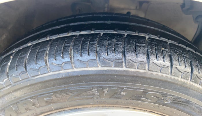 2016 Maruti Celerio VXI, Petrol, Manual, 87,334 km, Right Front Tyre Tread