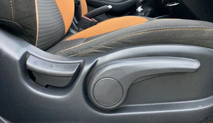 2017 Hyundai i20 Active 1.2 SX, Petrol, Manual, 74,821 km, Driver Side Adjustment Panel