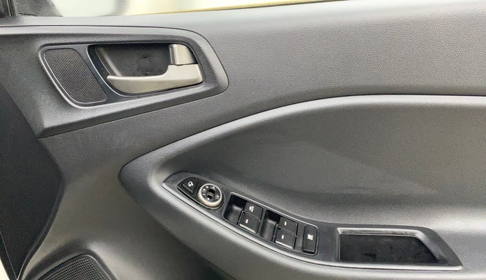 2017 Hyundai i20 Active 1.2 SX, Petrol, Manual, 74,821 km, Driver Side Door Panels Control