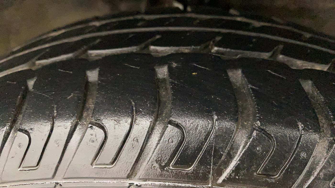 2015 Maruti Wagon R 1.0 VXI, Petrol, Manual, 53,396 km, Right Front Tyre Tread