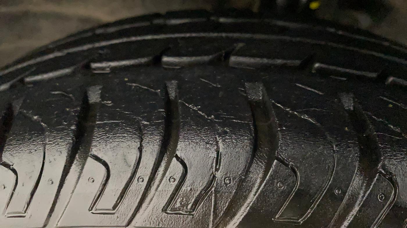 2015 Maruti Wagon R 1.0 VXI, Petrol, Manual, 53,396 km, Left Front Tyre Tread