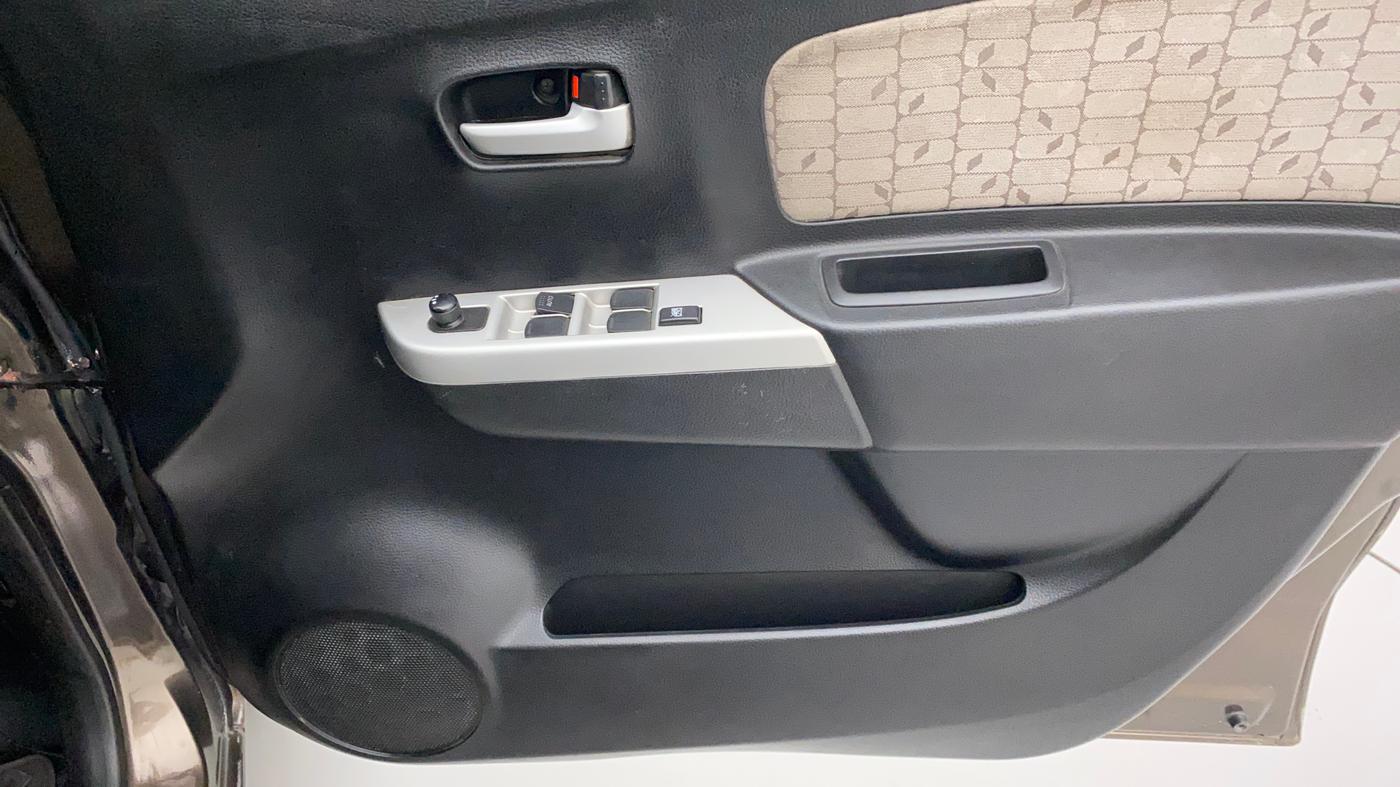 2015 Maruti Wagon R 1.0 VXI, Petrol, Manual, 53,396 km, Driver Side Door Panels Control