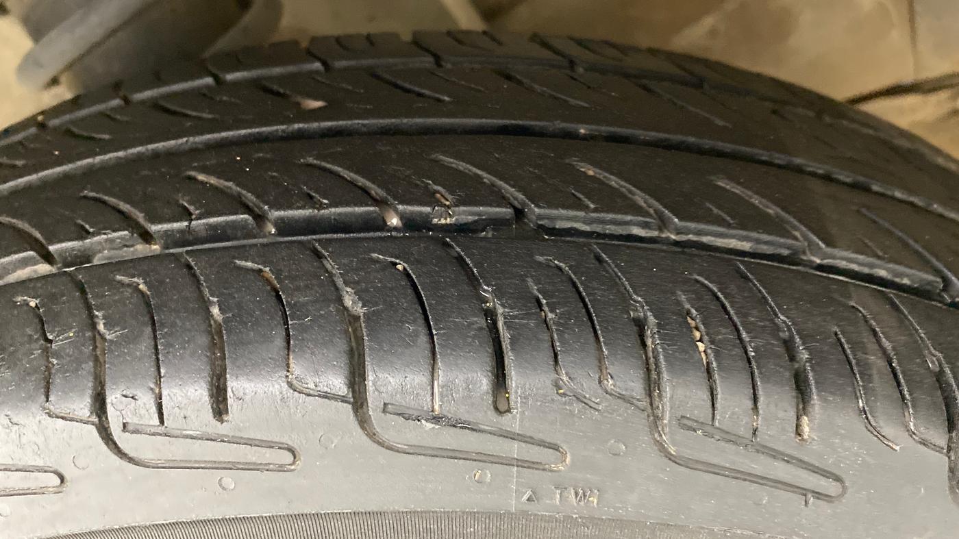 2015 Maruti OMNI E 8 STR, Petrol, Manual, 89,941 km, Left Front Tyre Tread